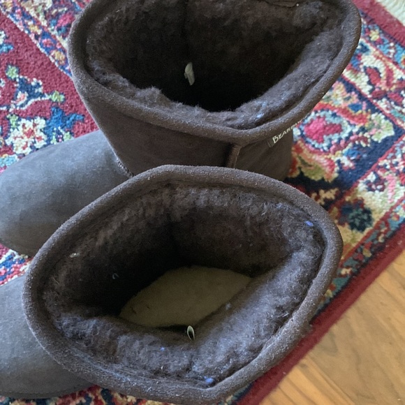 Bearpaw Emma Short chocolate suede boots. NWOT, inside sheep skin. - Picture 5 of 9